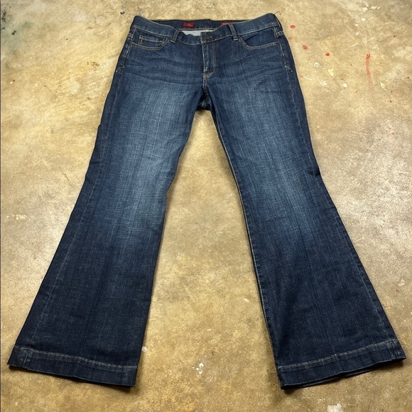 Express Denim - Express Dark Blue Eva Fit and Flare trouser Jeans
Size: 10s (See measurement)